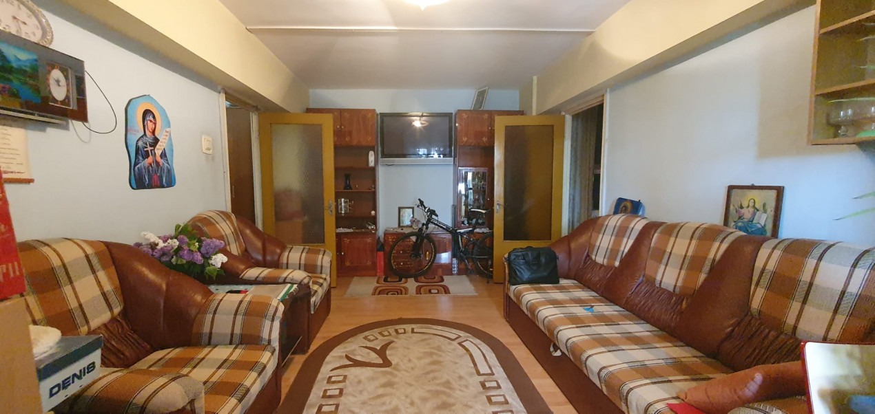 Apartament de renovat 3 camere Crangasi - Strada Ceahlau 