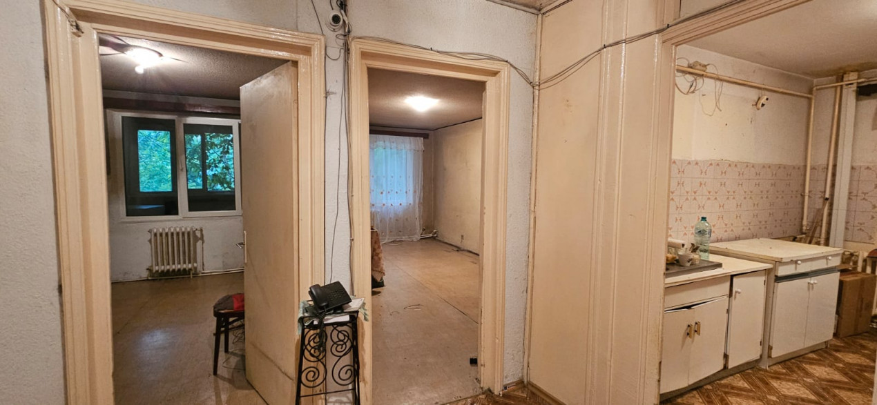 Apartament 4 camere de renovat etajul 1 | Crangasi