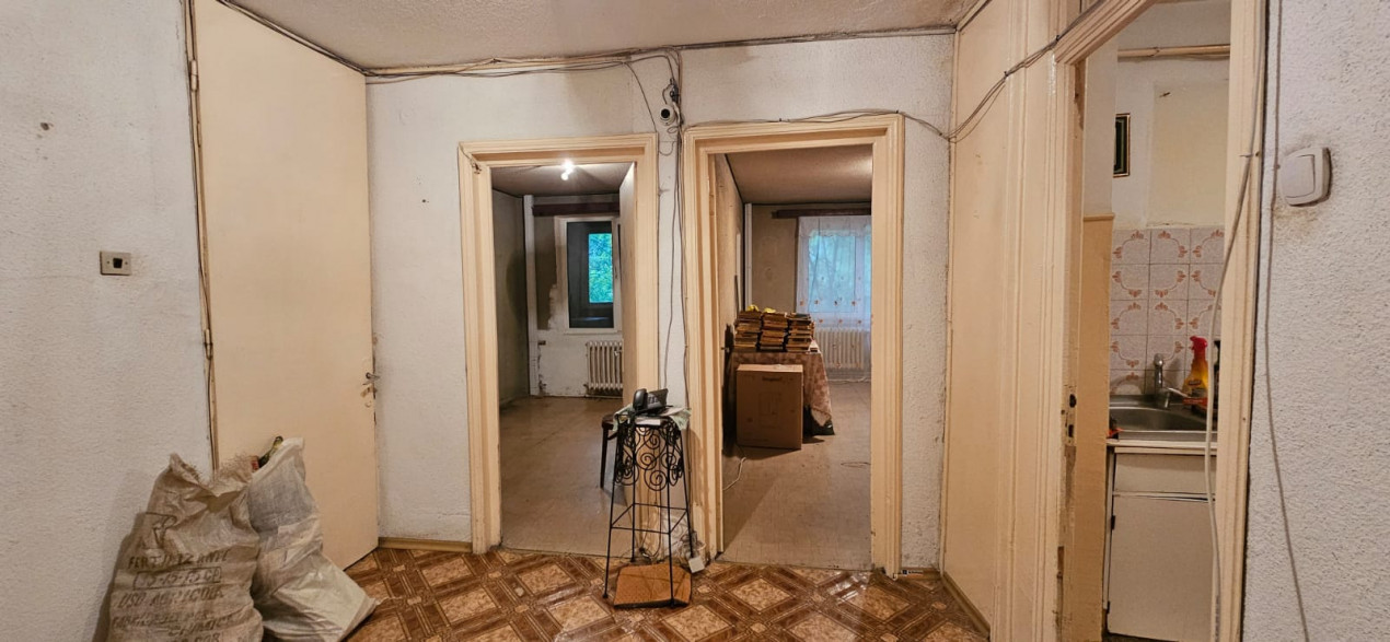 Apartament 4 camere de renovat etajul 1 | Crangasi