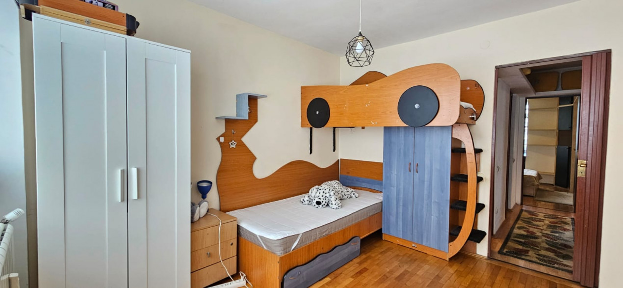 Apartament 3 camere spatios cu vedere libera