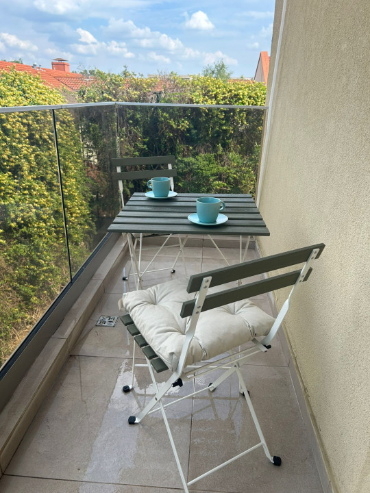 Apartament spatios cu balcon si parcare subterana Pipera