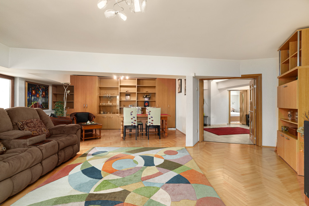 Apartament 4 camere vedere Bulevardul Unirii 