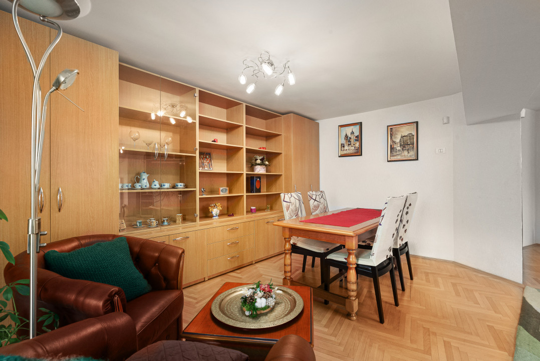 Apartament 4 camere vedere Bulevardul Unirii 