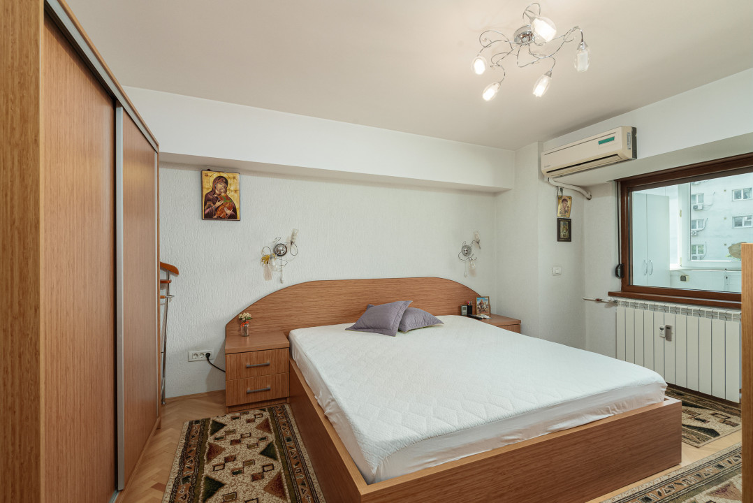 Apartament 4 camere vedere Bulevardul Unirii 